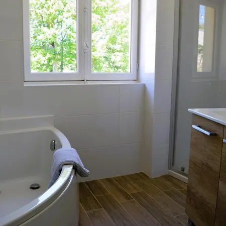 Dom wakacyjny Maison Typique - Tres Grand Jardin - 7km De La