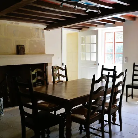 Dom wakacyjny Maison Typique - Tres Grand Jardin - 7km De La *