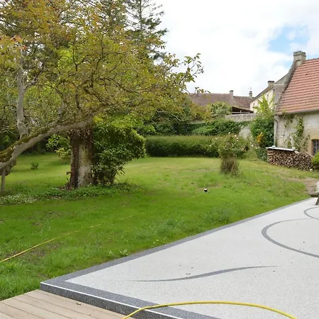 Holiday home Maison Typique - Tres Grand Jardin - 7km De La