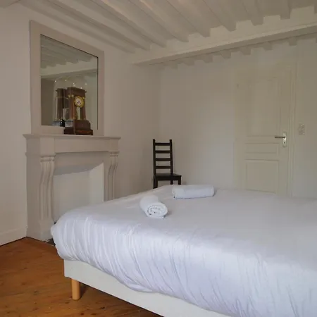 Maison Typique - Tres Grand Jardin - 7km De La Holiday home *