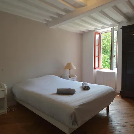 Maison Typique - Tres Grand Jardin - 7km De La Holiday home