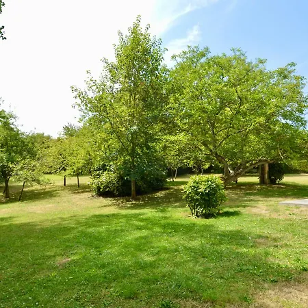 Maison Typique - Tres Grand Jardin - 7km De La Holiday home