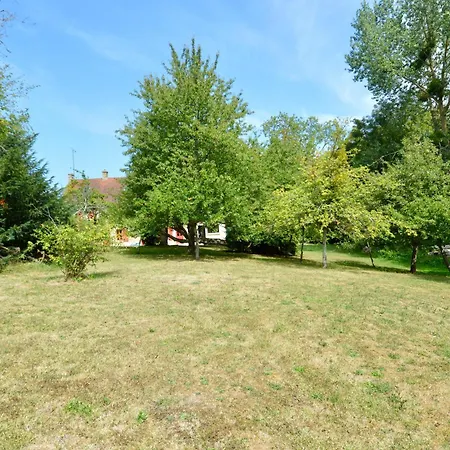 Maison Typique - Tres Grand Jardin - 7km De La Holiday home